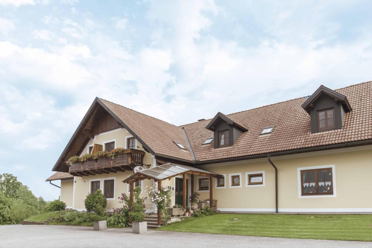 Landhof Lazarus Hotel Mooskirchen Exterior photo